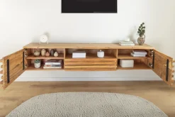 Hängendes TV-Lowboard RELIEF 200cm natur Akazienholz massiv mit aufwändiger Front