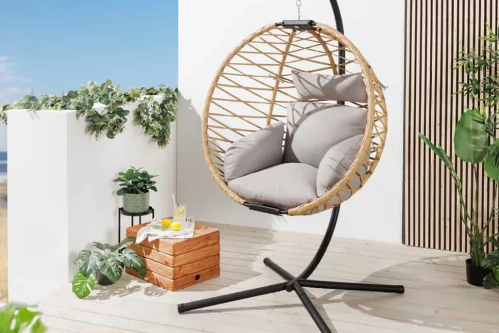 In- und Outdoor Hängesessel IBIZA natur beige Rattan mit Gestell wetterfest inkl. Kissen