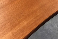 Massive Sitzbank GENESIS 160cm braun Akazienholz schwarz Metallgestell Baumkante