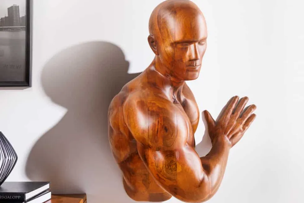 Massive Wandskulptur SOUL 60cm braun Mangoholz Wanddeko Athleten-Figur