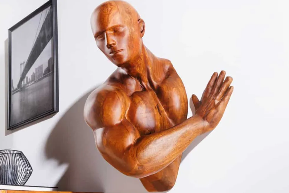 Massive Wandskulptur SOUL 60cm braun Mangoholz Wanddeko Athleten-Figur