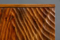Massiver Barschrank SCORPION 141cm braun Mangoholz aufwendige 3D Schnitzereien