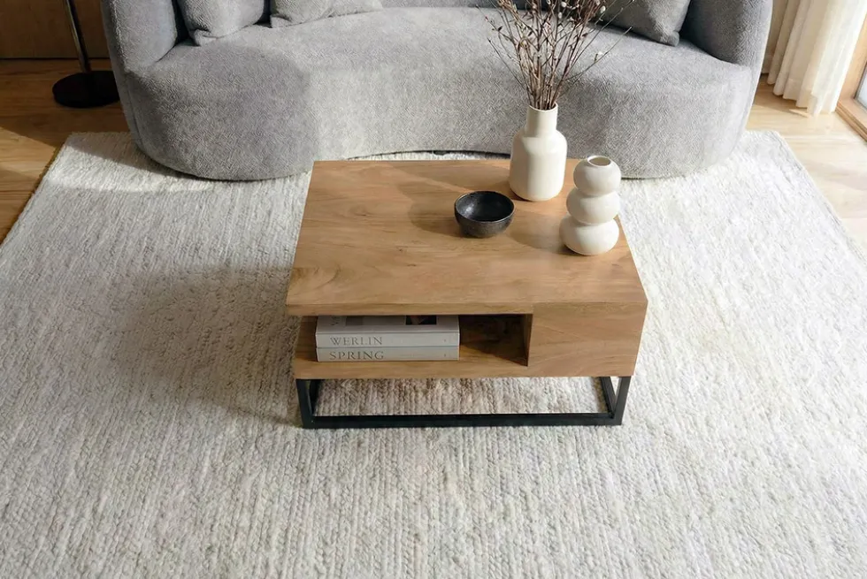 Massiver Couchtisch GIANT 60cm natur Mangoholz cream finish Metall schwarz Ablage