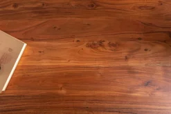 Massiver Couchtisch ORGANIC LIVING 110cm natur Akazienholz mit Baumkante