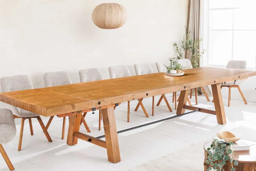 Massiver Esstisch FINCA 300-400cm vintage braun verlängerbar recyceltes Pinienholz