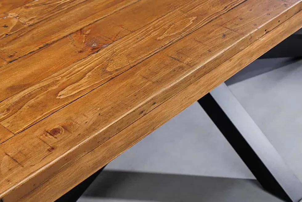 Massiver Esstisch GALAXIE 240cm vintage braun recyceltes Pinienholz schwarzes Stahlgestell