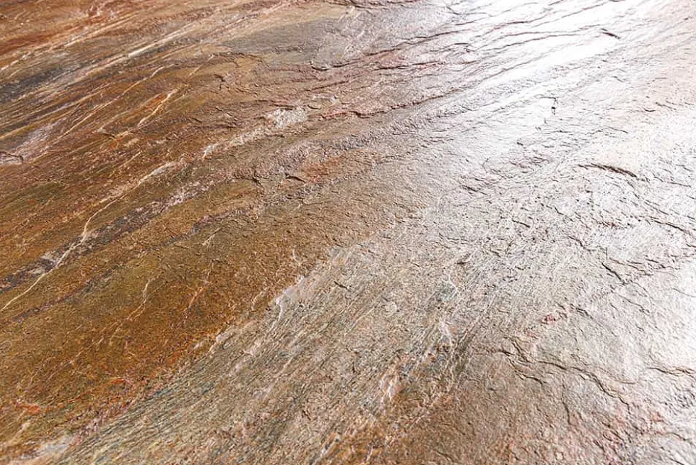 Massiver Esstisch MOUNTAIN SOUL 240cm rötlich grün schwarz oval Naturstein Eisen