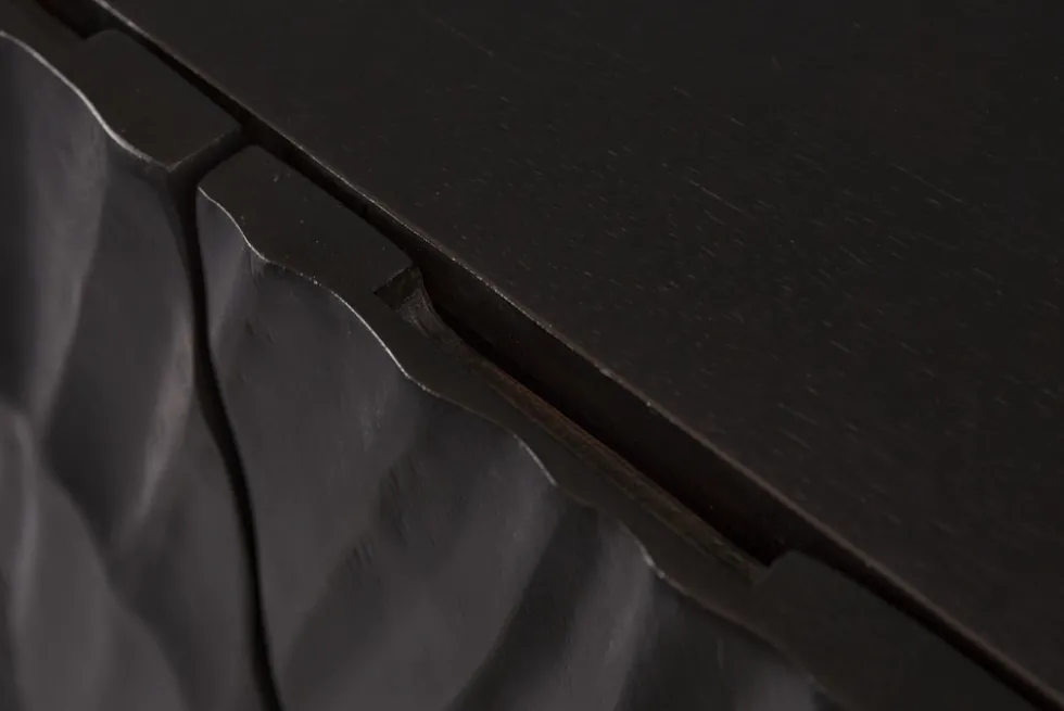Massives Highboard SCORPION 120cm schwarz Mangoholz aufwendige 3D Schnitzereien