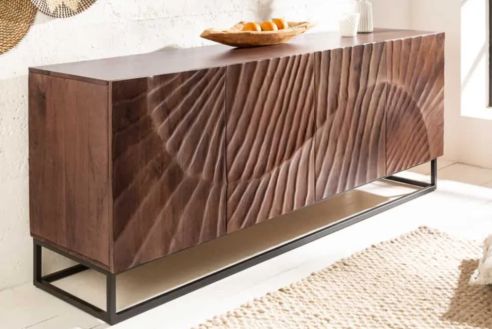 Massives Sideboard SCORPION 180cm dunkelbraun Akazie mit 3D Schnitzereien schwarz Metall