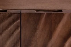 Massives Sideboard SCORPION 180cm dunkelbraun Akazie mit 3D Schnitzereien schwarz Metall