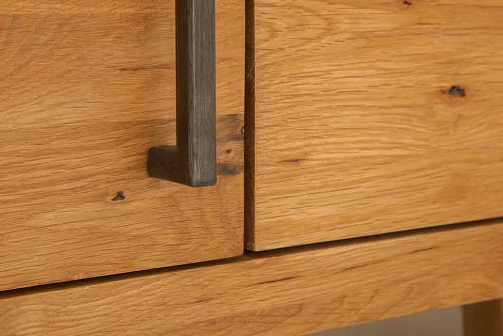 Massives TV-Board THOR 200cm Wild Eiche geölt Lowboard im Industrial Design