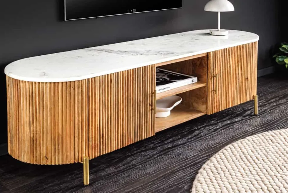Massives TV-Board TRES CHIC 140cm natur Mangoholz weiß Marmor mit viel Stauraum