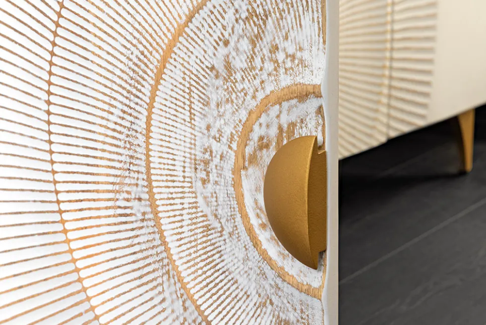 Massives TV-Lowboard GOLDEN SUNSET 180cm weiß gold Mangoholz 3D Schnitzereien Metallfüße