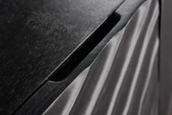 Massives TV-Lowboard SCORPION 200cm schwarz hängend Mangoholz 3D-Design
