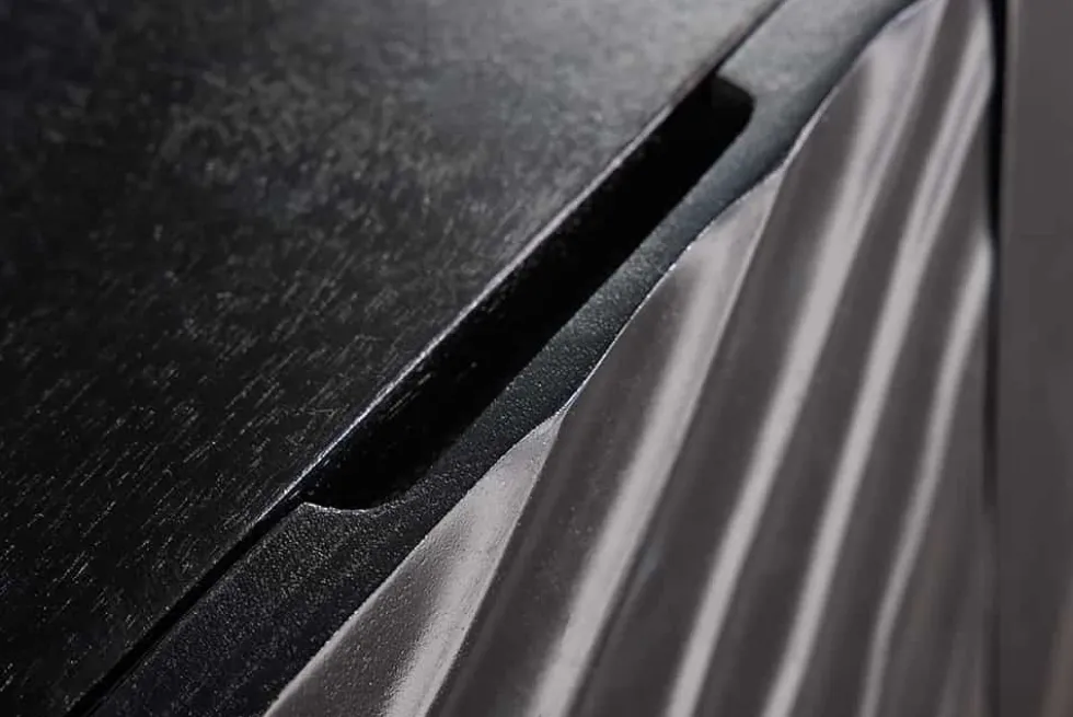 Massives TV-Lowboard SCORPION 200cm schwarz hängend Mangoholz 3D-Design