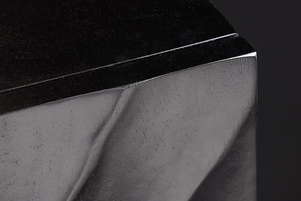 Massives TV-Lowboard SCORPION 200cm schwarz hängend Mangoholz 3D-Design