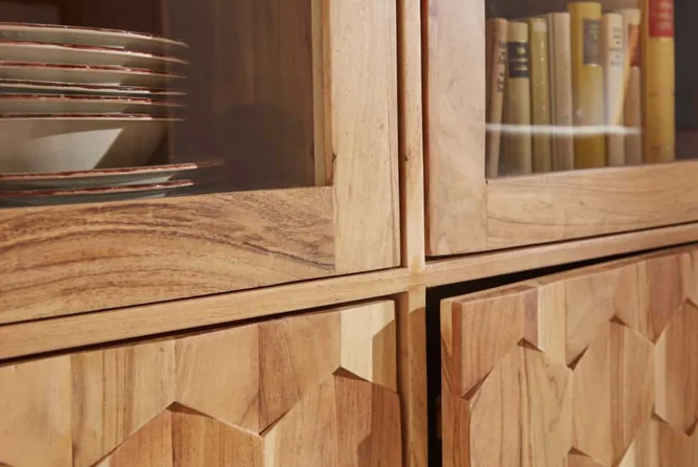 Massivholz Highboard MYSTIC LIVING 140cm Akazie natur Vitrine 3D-Oberfläche