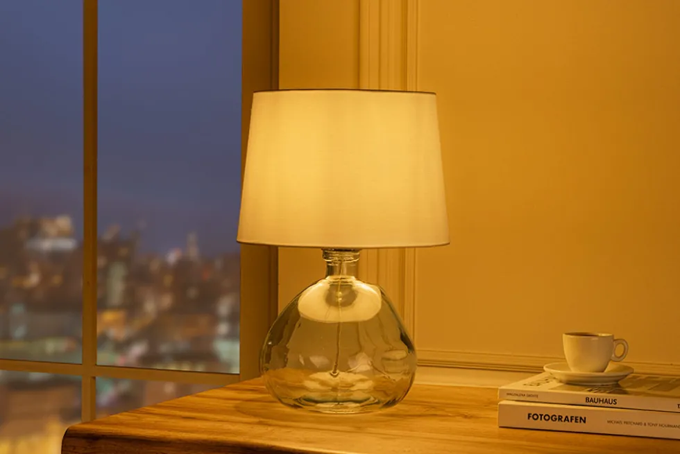 Moderne Tischlampe CLASSIC 45cm transparent recyceltes Glas weiß Stoffschirm