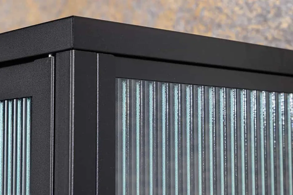 Moderne Vitrine AMSTERDAM 160cm schwarz gold Riffelglas Metall Highboard Schrank