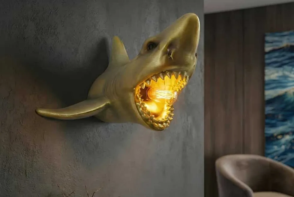 Moderne Wandlampe SHARK 40cm gold Hai-Skulptur handmade