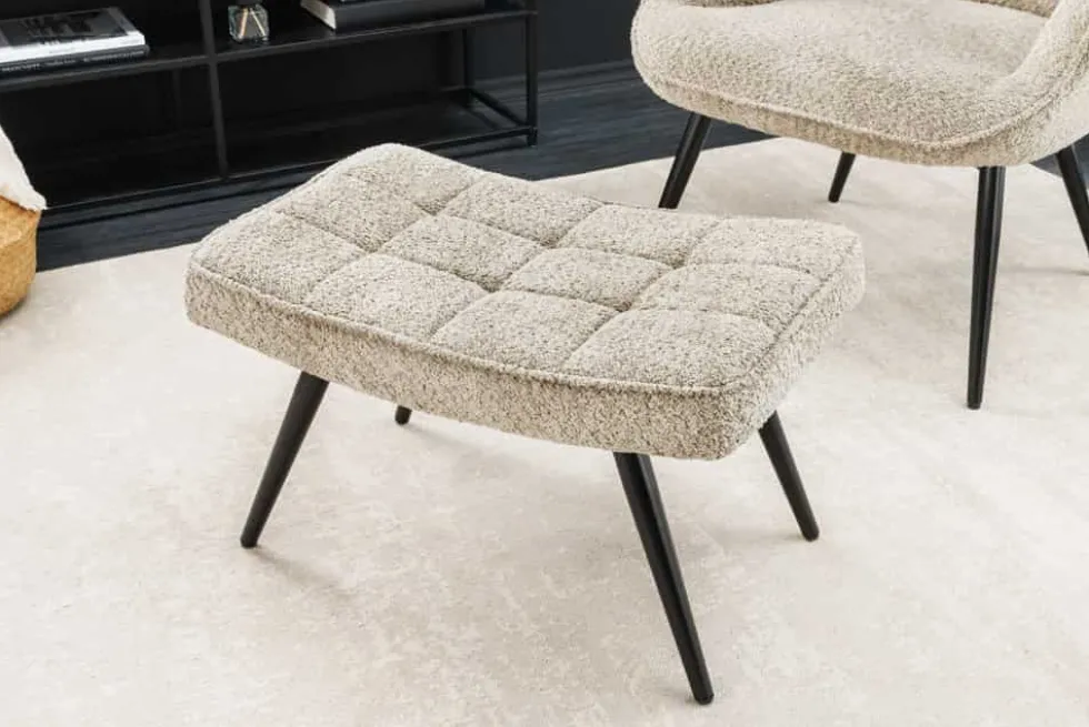 Moderner Hocker SCANDINAVIA champagner greige Bouclé schwarze Metallbeine Fußhocker