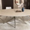 Ovaler Esstisch SCULPTURE 220cm natur Travertin Keramik champagner greige Metall