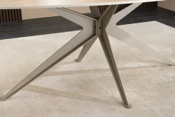 Ovaler Esstisch SCULPTURE 220cm natur Travertin Keramik champagner greige Metall