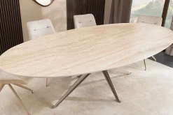 Ovaler Esstisch SCULPTURE 220cm natur Travertin Keramik champagner greige Metall