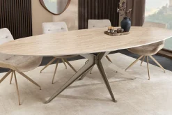 Ovaler Esstisch SCULPTURE 220cm natur Travertin Keramik champagner greige Metall