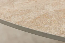 Ovaler Esstisch SCULPTURE 220cm natur Travertin Keramik champagner greige Metall