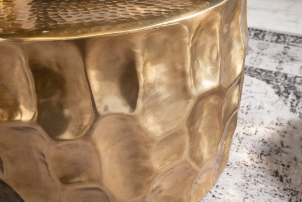 Runder Couchtisch ORGANIC ORIENT 55cm gold Metall Hammerschlag 3D-Design handmade