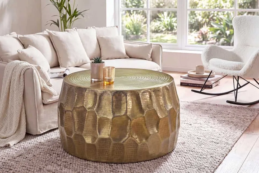 Runder Couchtisch ORGANIC ORIENT 70cm gold Metall Hammerschlag 3D-Design handmade