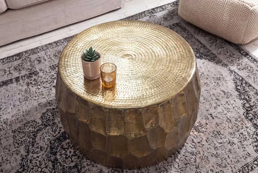 Runder Couchtisch ORGANIC ORIENT 70cm gold Metall Hammerschlag 3D-Design handmade
