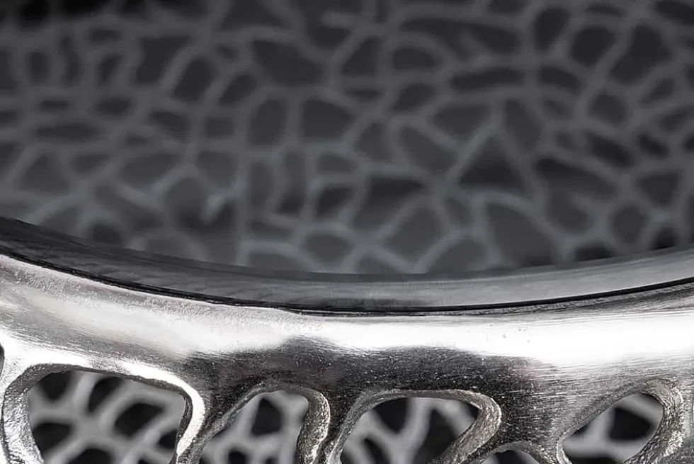 Runder Couchtisch SPIN 75cm silber Schwarzglas Metall mit Stauraum handmade