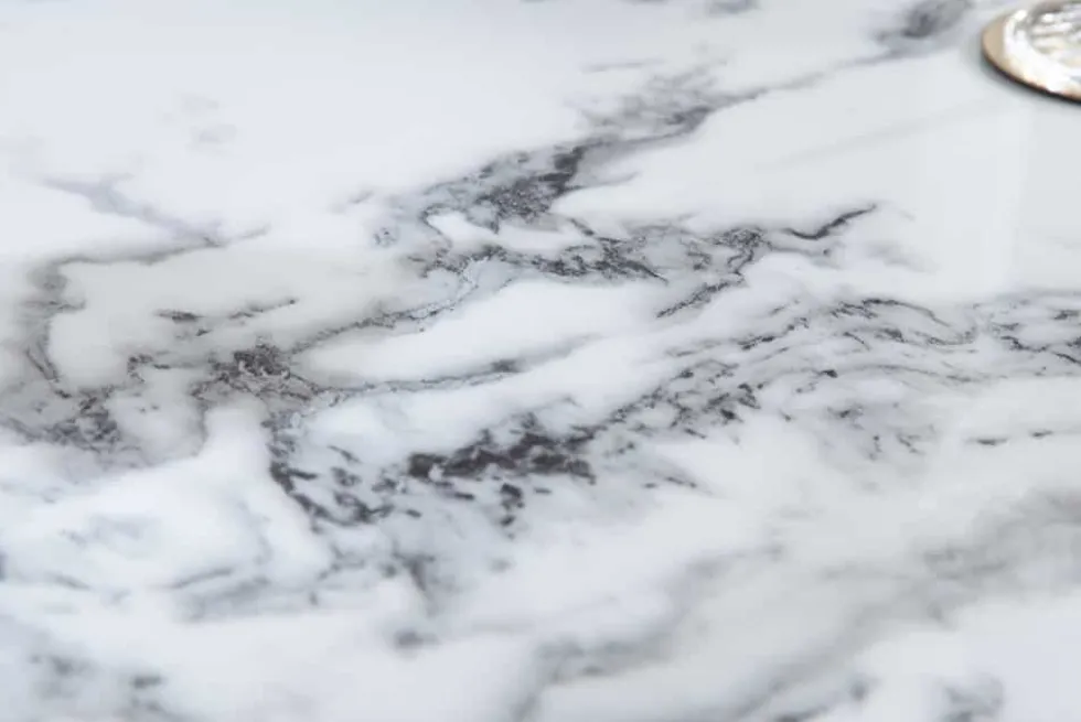 Runder Esstisch PARIS 120cm weiß Marmor-Design Glas schwarzes Metallgestell