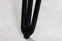 Runder Esstisch SCORPION 120cm grau Mangoholz massiv schwarze Metallbeine Hairpin Legs