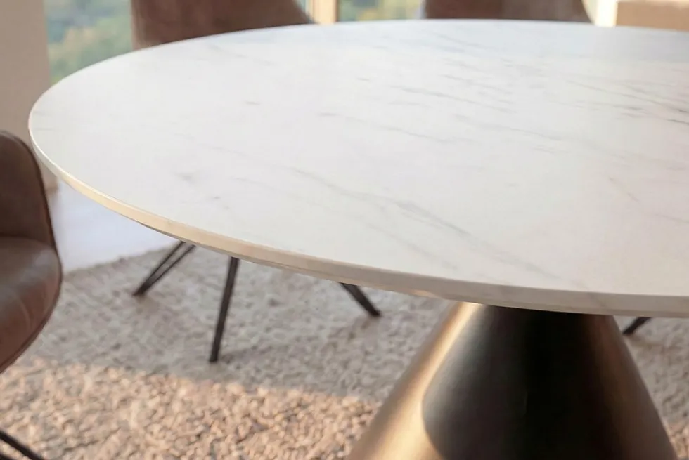 Runder Esstisch SIGNATURE 135cm weiß Marmor Keramik schwarzes Metallgestell Säulenfuß