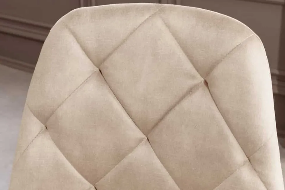 Stilvoller Stuhl GLAMM champagner beige Samt mit Rauten-Steppung schwarz Metall